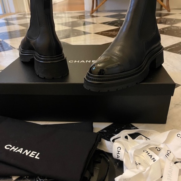 Chanel Calfskin Patent Cap Toe Ankle Boots 38 Black - Picture 16 of 16